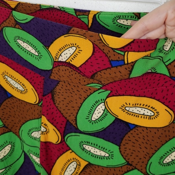 Lularoe Colored Kiwi Leggings (MAKE AN OFFER) - Picture 7 of 8